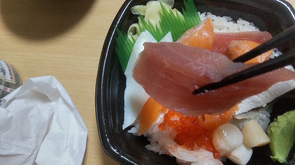 丼丸水産の海鮮丼のまぐろ